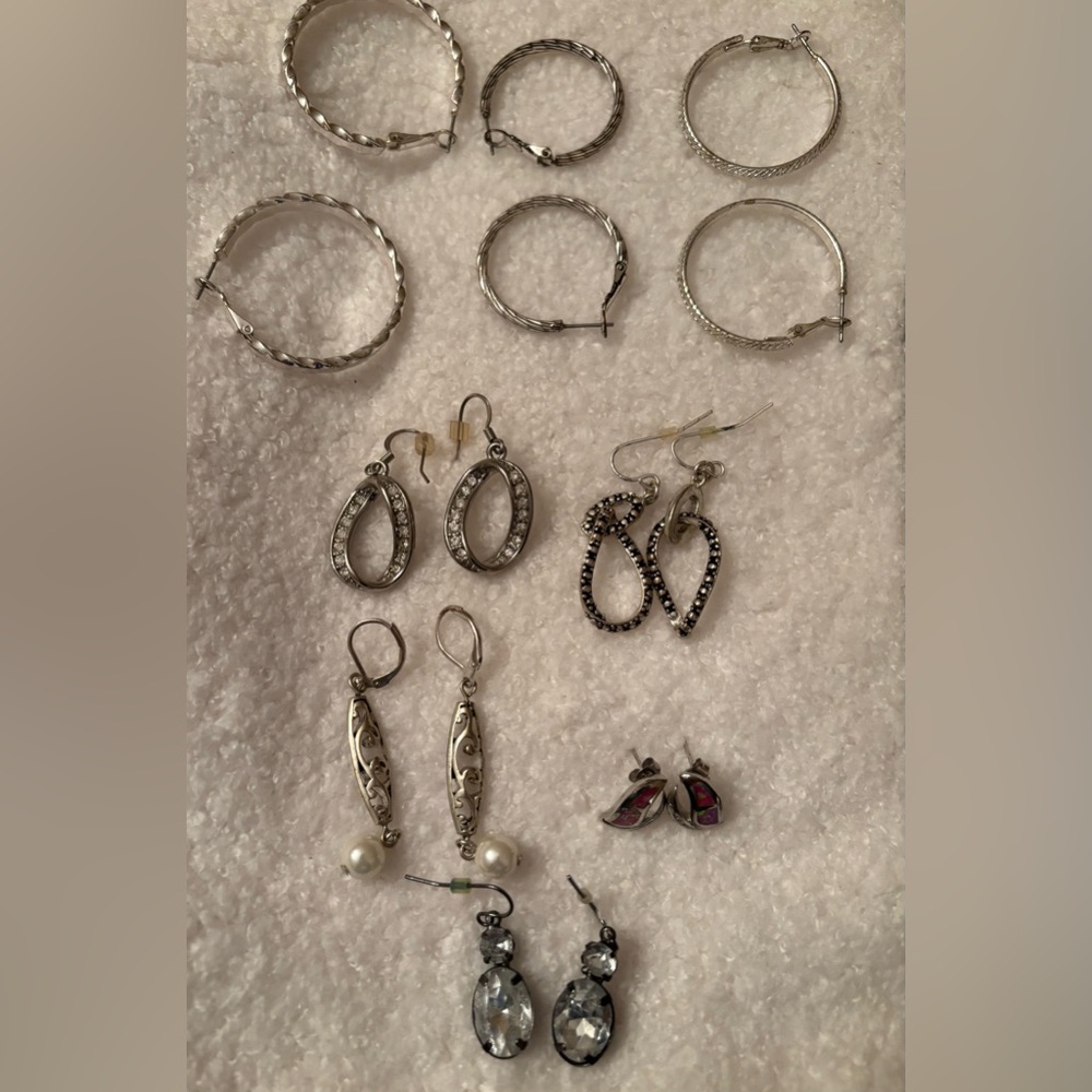 Random costume earring bundle